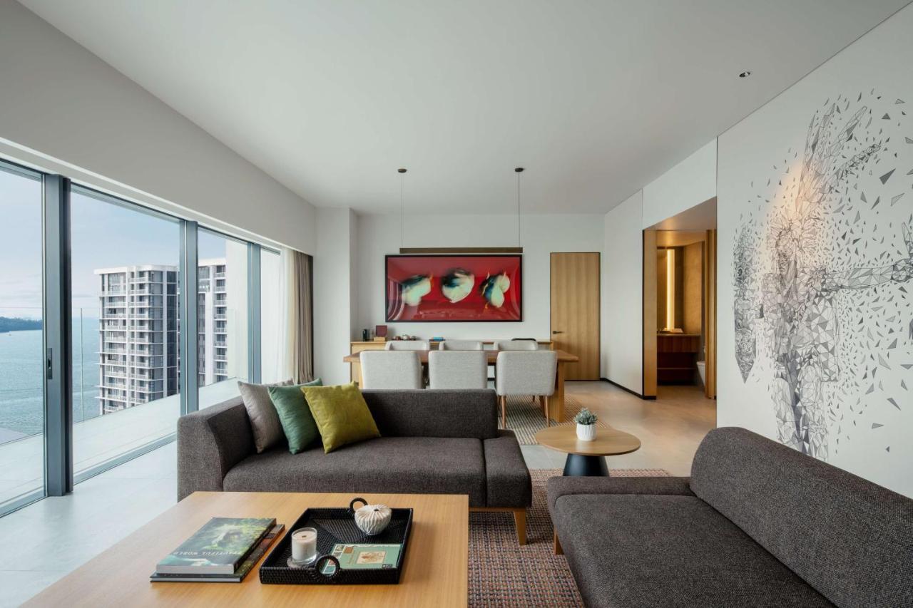 Hyatt Centric Kota Kinabalu Hotel Ngoại thất bức ảnh A living room at the hotel