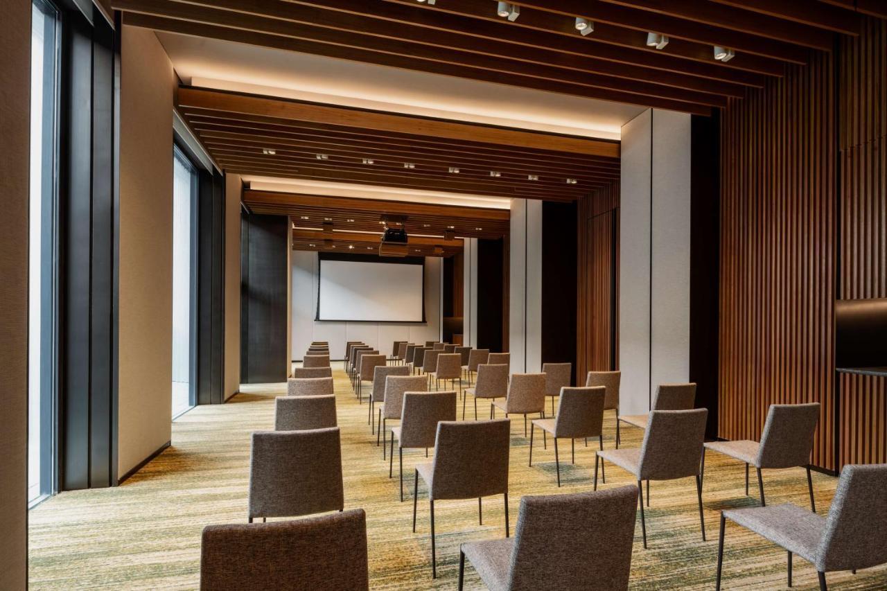 Hyatt Centric Kota Kinabalu Hotel Ngoại thất bức ảnh Meeting room